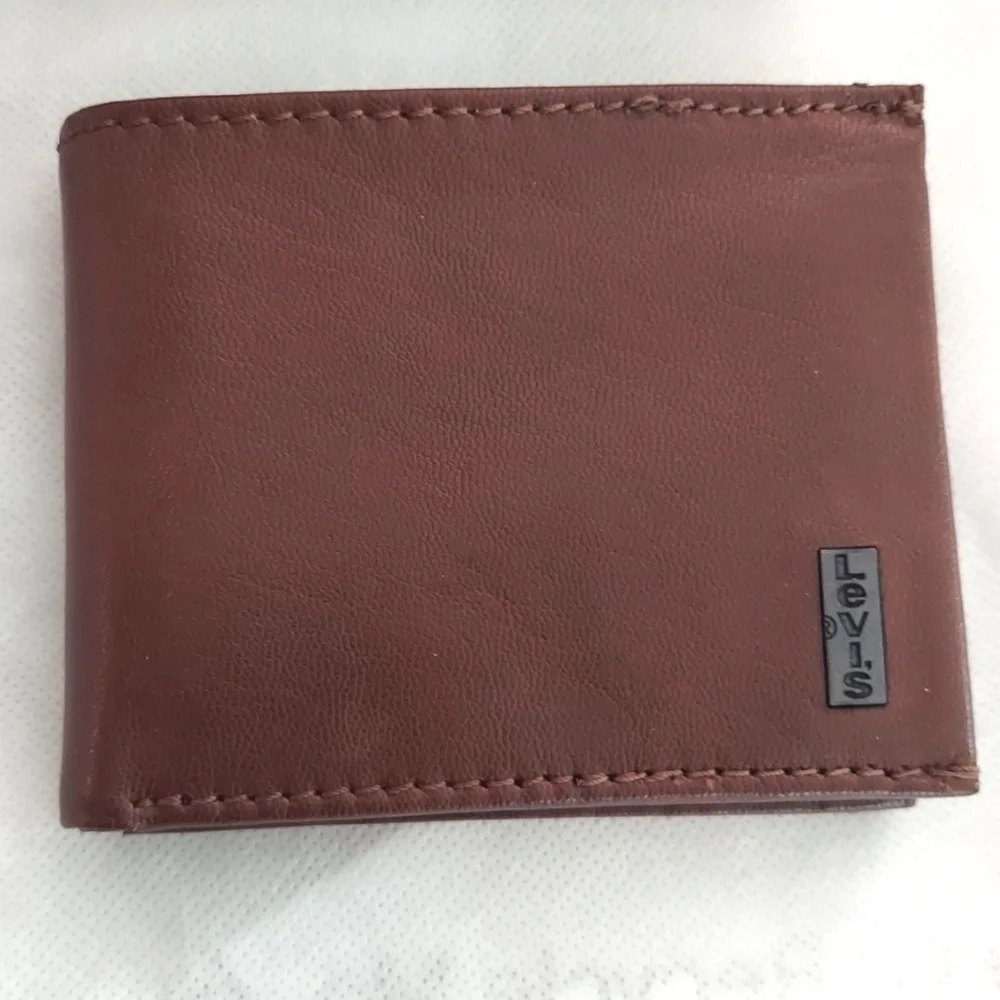Levi's Wallet, Bifold,‎ Brown, Genuine Leather, New! Comes in Matching Box